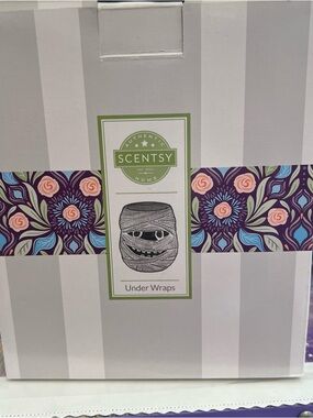 Scentsy “under wraps” mummy warmer new in box